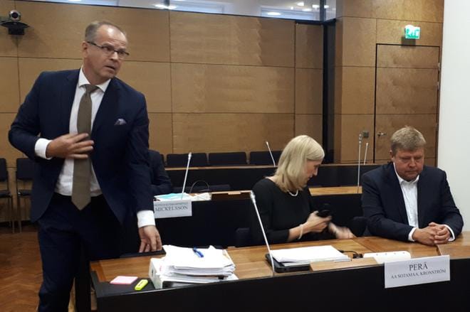 Kaivosyhtiö Talvivaaran ex-toimitusjohtaja Pekka Perä Helsingin hovioikeudessa maanantaina. Syyttäjä vaatii Perälle yli kahden vuoden ehdotonta vankeutta kaivosyhtiön osakekurssiin vaikuttavien tietojen vääristelystä.