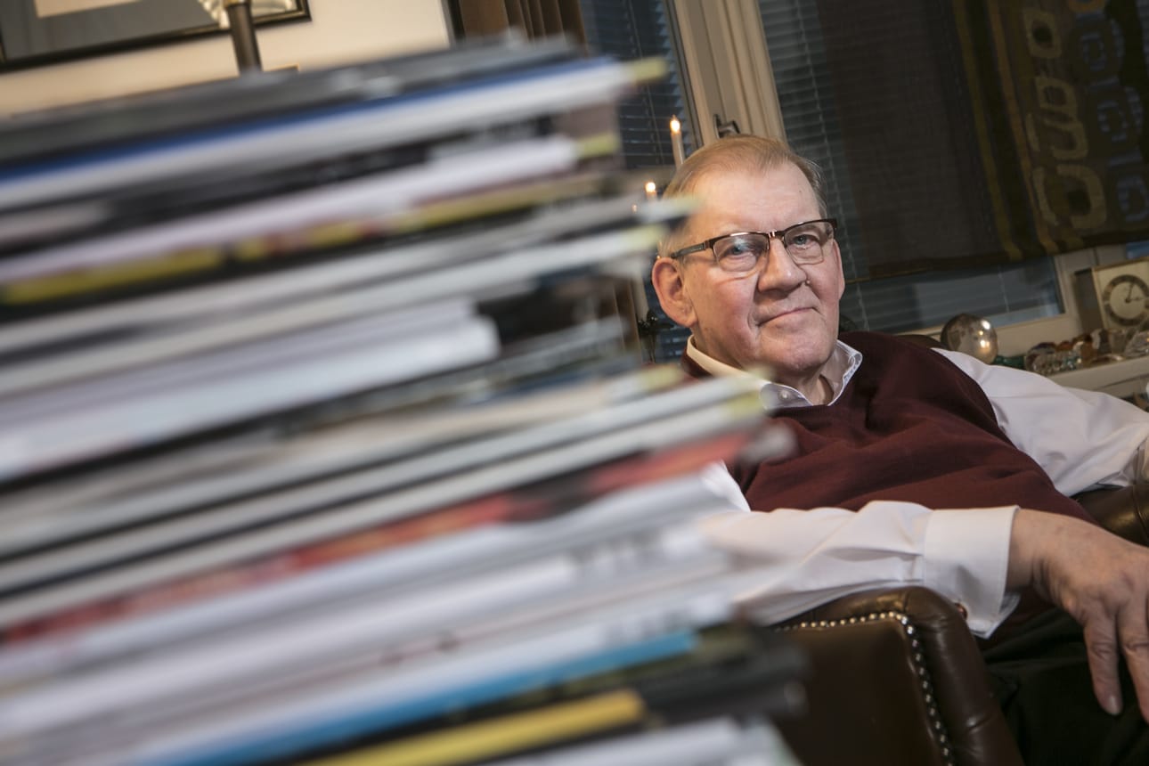 Seppo Tiitinen on viettänyt nyt parin vuoden verran eläkepäiviä eduskunnan pääsihteerin virasta. Hän työskenteli pitkään myös suojelupoliisin päällikkönä.