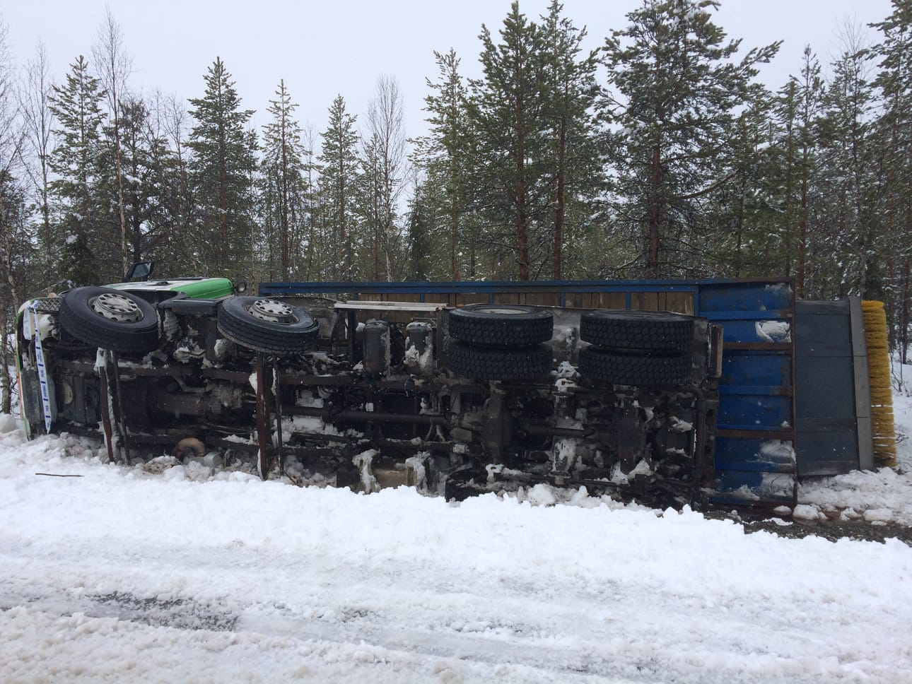 Uusien rengasvaatimusten on tarkoitus tulla voimaan vielä tämän vuoden aikana. Tavoitteena on parantaa raskaan liikenteen turvallisuutta.