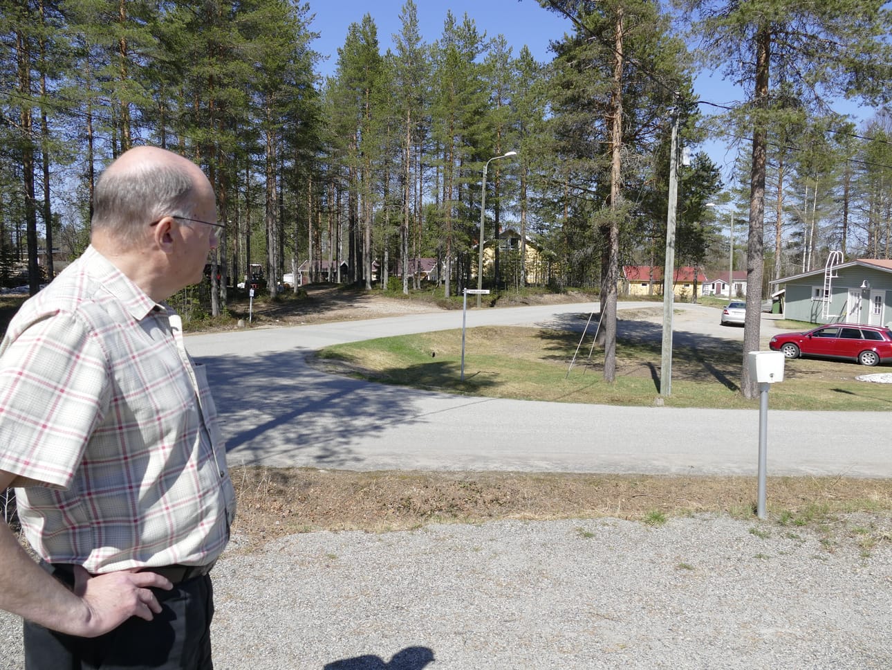 Osmo Buller näkee uuden kotinsa pihalta syntymäkotinsa.