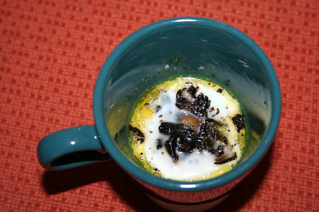 Aamiaisella maistuvat munat tomaattikupissa paahtoleivän tai bageleiden kera. Tomaattien sisälle voi laittaa timjamia tai muita yrttejä, ennen kuin rikkoo kananmunan.