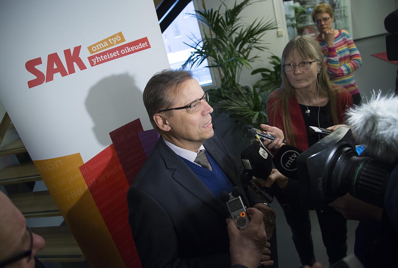 Lauri Lyly yllättyi siitä, että palvelualojen ammattiliitto jäi pois yhteiskuntasopimuksesta.