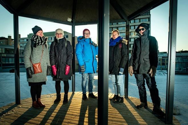 Christin Furu, Anna-Maija Lyyra, Elina Videman, Jennifer Granqvist ja Lisen Sundqvist haluavat muistuttaa päättäjiä ja kaupunkilaisia ilmastonmuutoksen vaaroista. KUVAT: JUKKA LEHOJÄRVI