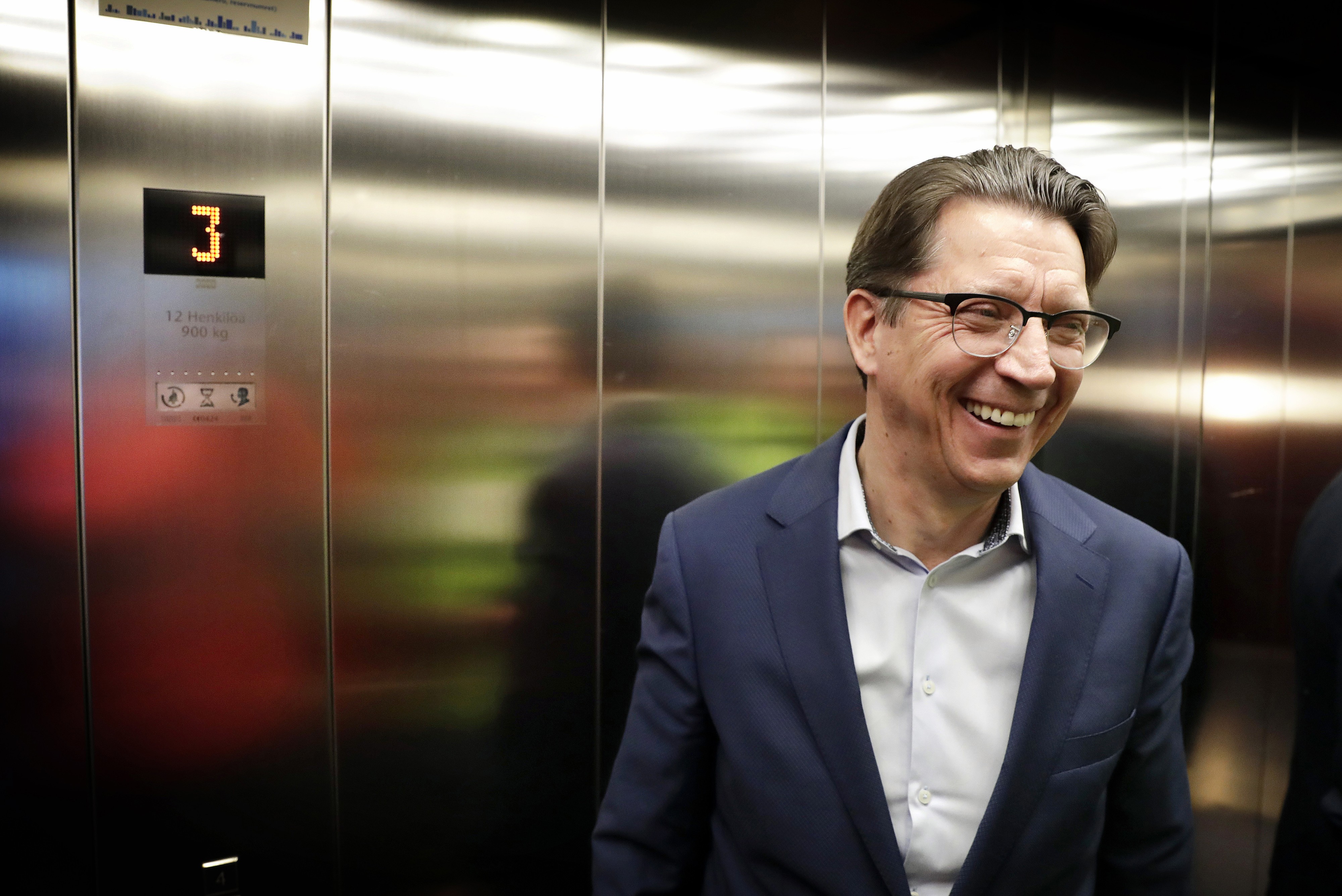 Sivistys- ja kulttuurijohtaja Mika Penttilän mukaan Oulun kaupungin sivistyspalveluissa oli jo alustavasti linjattu, ettei lukioissa järjestetä lähiopetusta, jos hallitus ei anna lähiopetuksesta ehdotonta määräystä.
