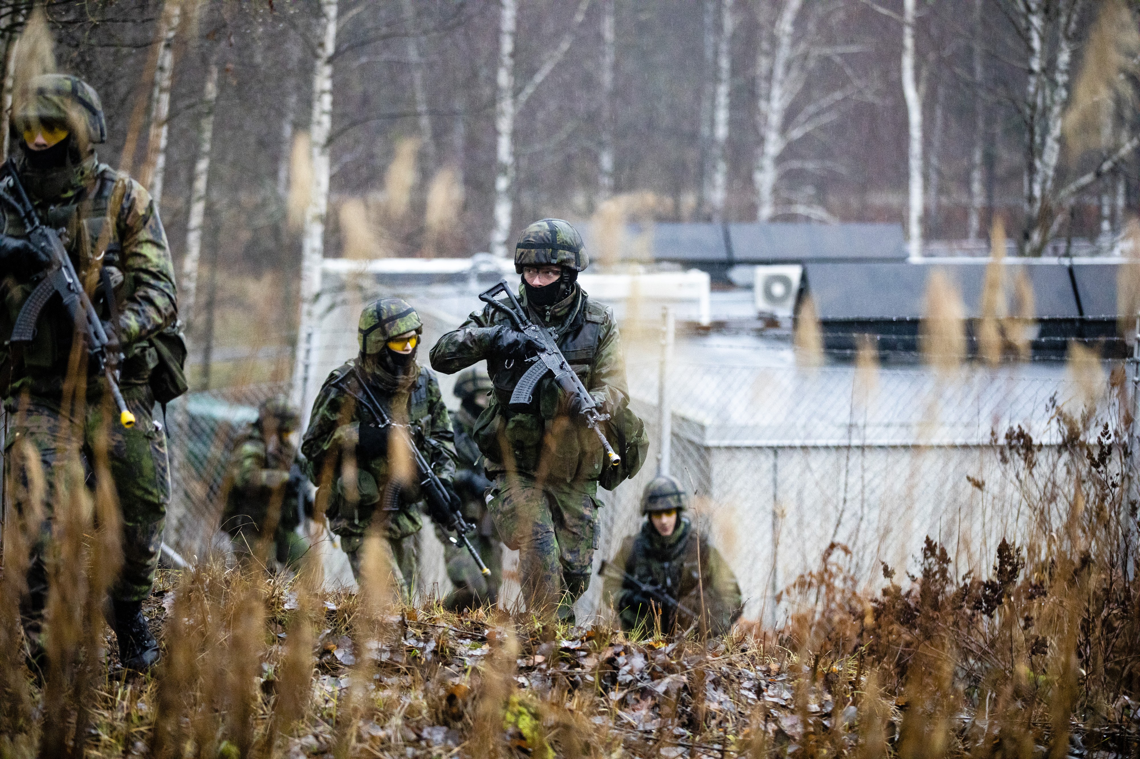 Ainakin Suomen armeija on varusteltu paljon paremmin kuin loppuvuonna 1939. Kuva on puolustusvoimien meneillään olevasta pääsotaharjoituksesta Kaakko 19:stä.