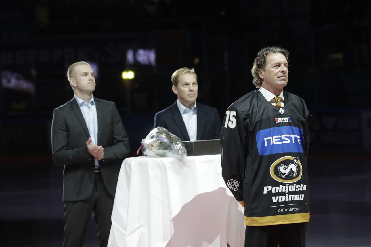 Markku Kiimalaisen pelinumero nousi Raksilan kattoon Reijo Ruotsalaisen ja Jari Viuhkolan numeroiden seuraksi.