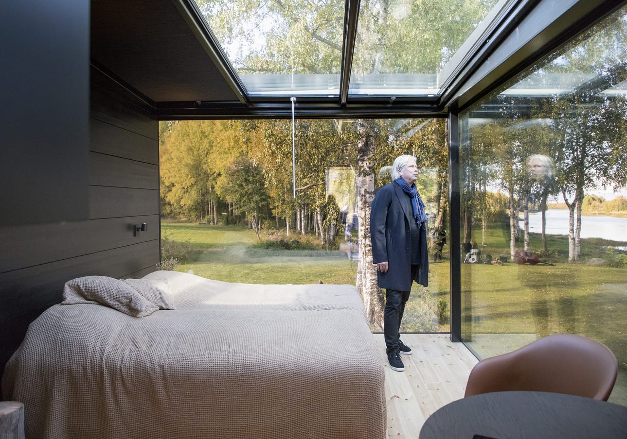 Ilmari Mäenpään suunnittelema uusi Olokoto Stealth sulautuu peili-ikkunoidensa takia maisemaan puolelta jos toiselta katsottuna. Rakennus myös vaatii vain vähän maan kaivamista, sillä sen perustukset säätyvät hydrauliikalla.