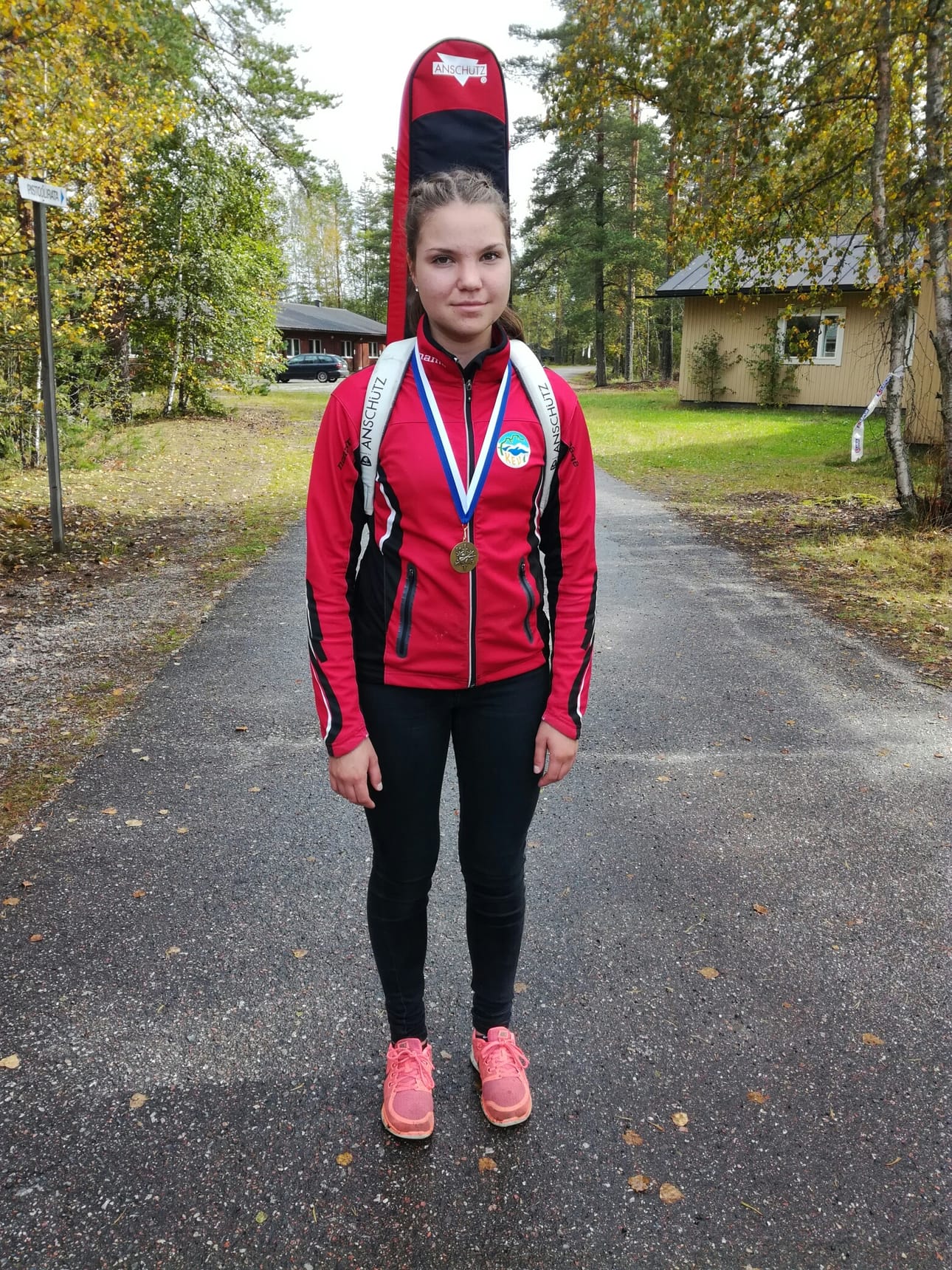 Janina Vohlakari saavutti ampumajuoksussa SM-pronssia. Kuva on viime vuoden syksyltä, jolloin Vohlakari juhli myös SM-mitalia.