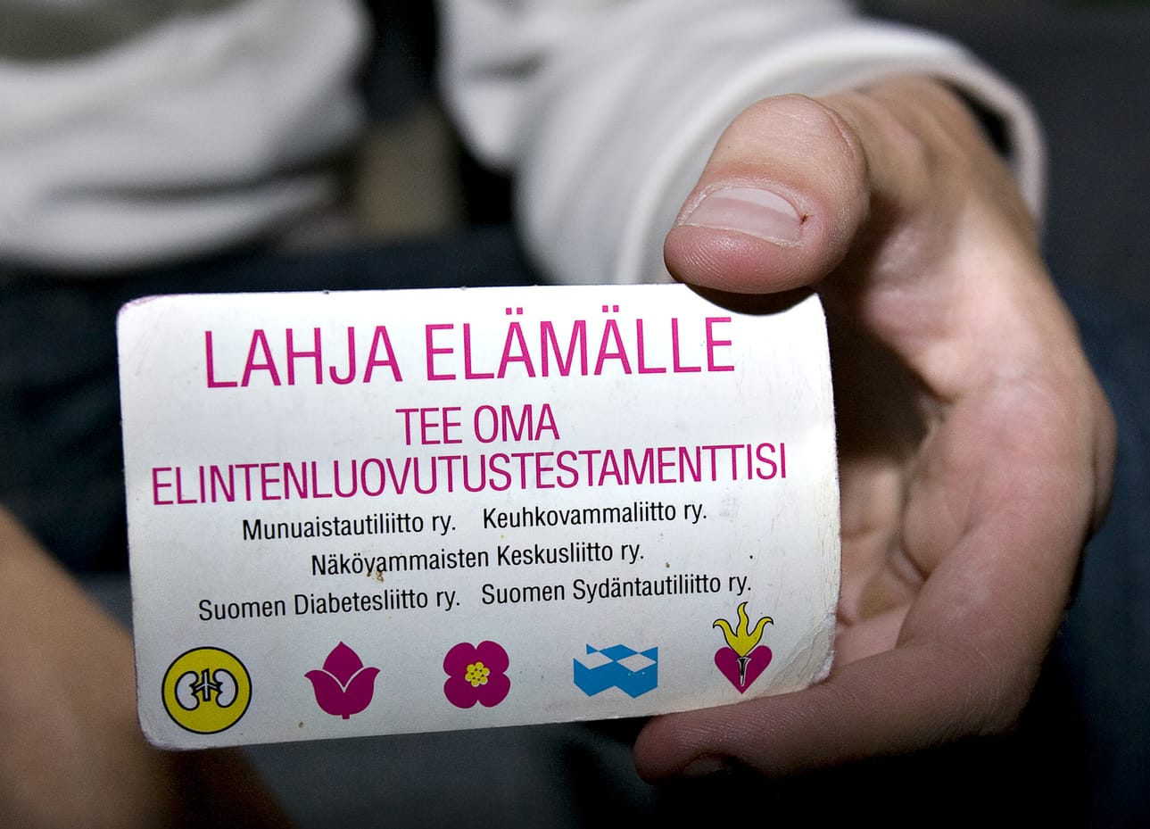 Elinluovutuskortin voi tilata ilmaiseksi kotiinsa osoitteessa www.elinluovutuskortti.fi ja kortin voi ladata myös sovelluksena kännykkään. Elinluovutustahdon voi myös kirjata Omakantaan.