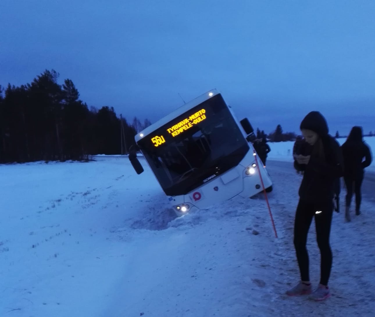 Oulun joukkoliikenteen linja-auto ajoi ojaan Tyrnävän Murrossa.
