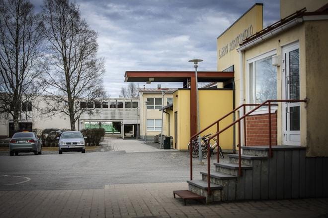 Vanhemmat haluavat lapset ja aikuiset pois Laihian yläkoulun sisäilmaongelmaisista rakennuksista. Kuva: Maija Saanio