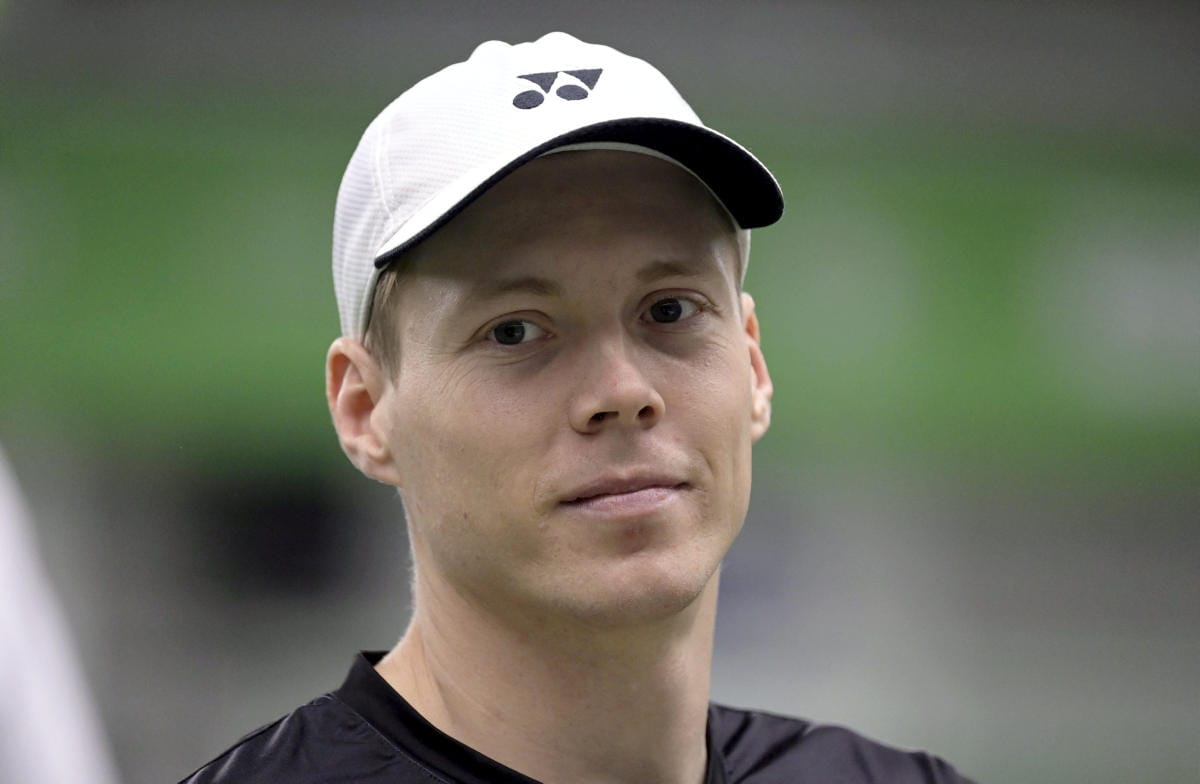 Suomen Harri Heliövaara (kuvassa) ja hänen hänen britannialainen peliparinsa Lloyd Glasspool etenivät vakuuttavasti toiselle kierrokselle Wimbledonin nelinpelissä. Arkistokuva marraskuulta 2021. LEHTIKUVA/VESA MOILANEN
