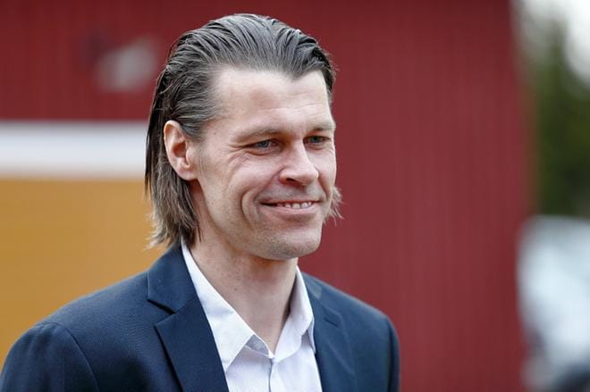 Seinäjoen kaupunginhallituksen puheenjohtaja Pasi Kivisaari katsoo, että yhteistyötä ja yhtenäisyyttä tarvitaan luottamustoimissa puolueesta riippumatta. KUVA: MATTI HAUTALAHTI