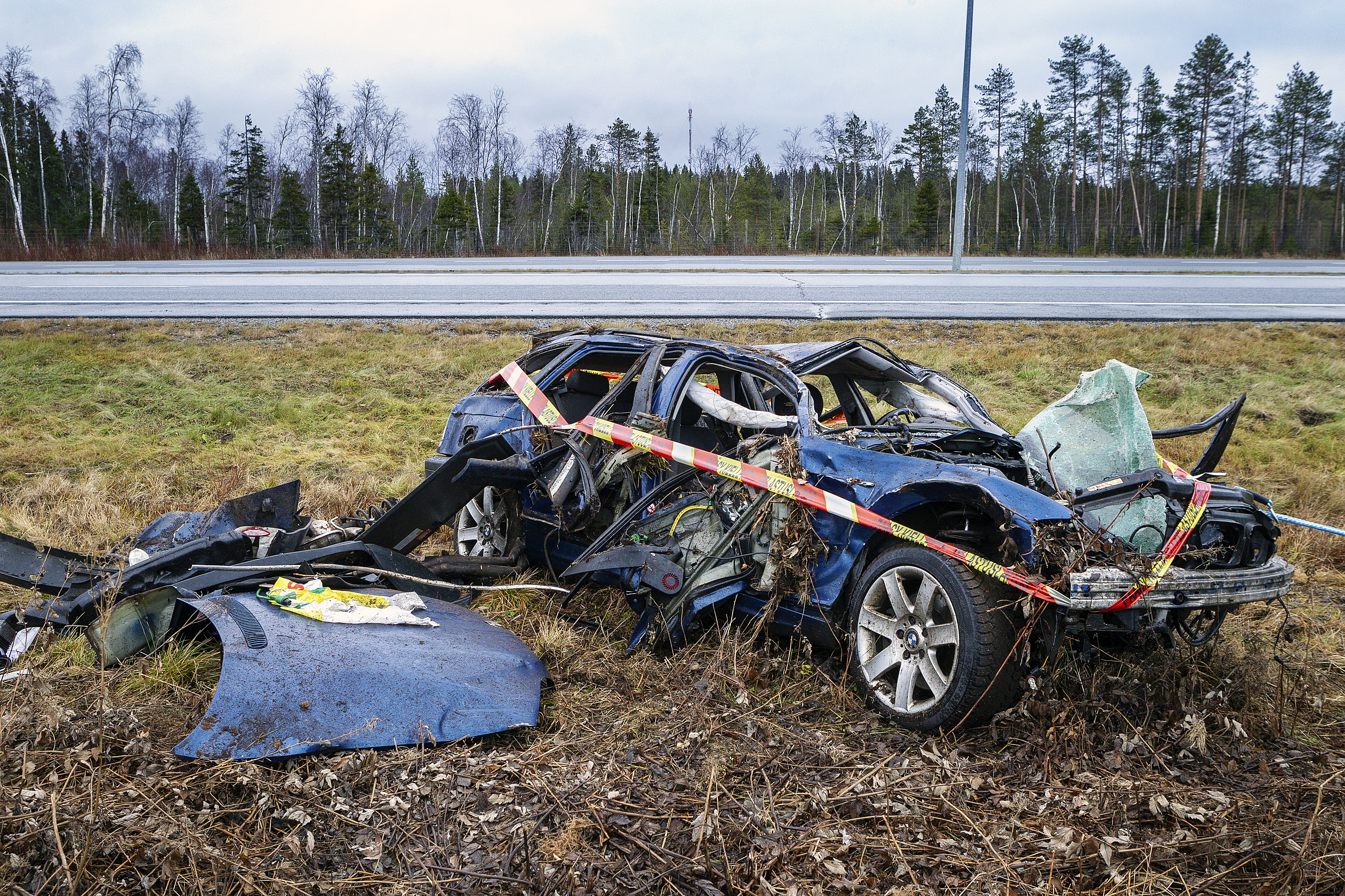 Auto tuhoutui onnettomuudessa täysin.
