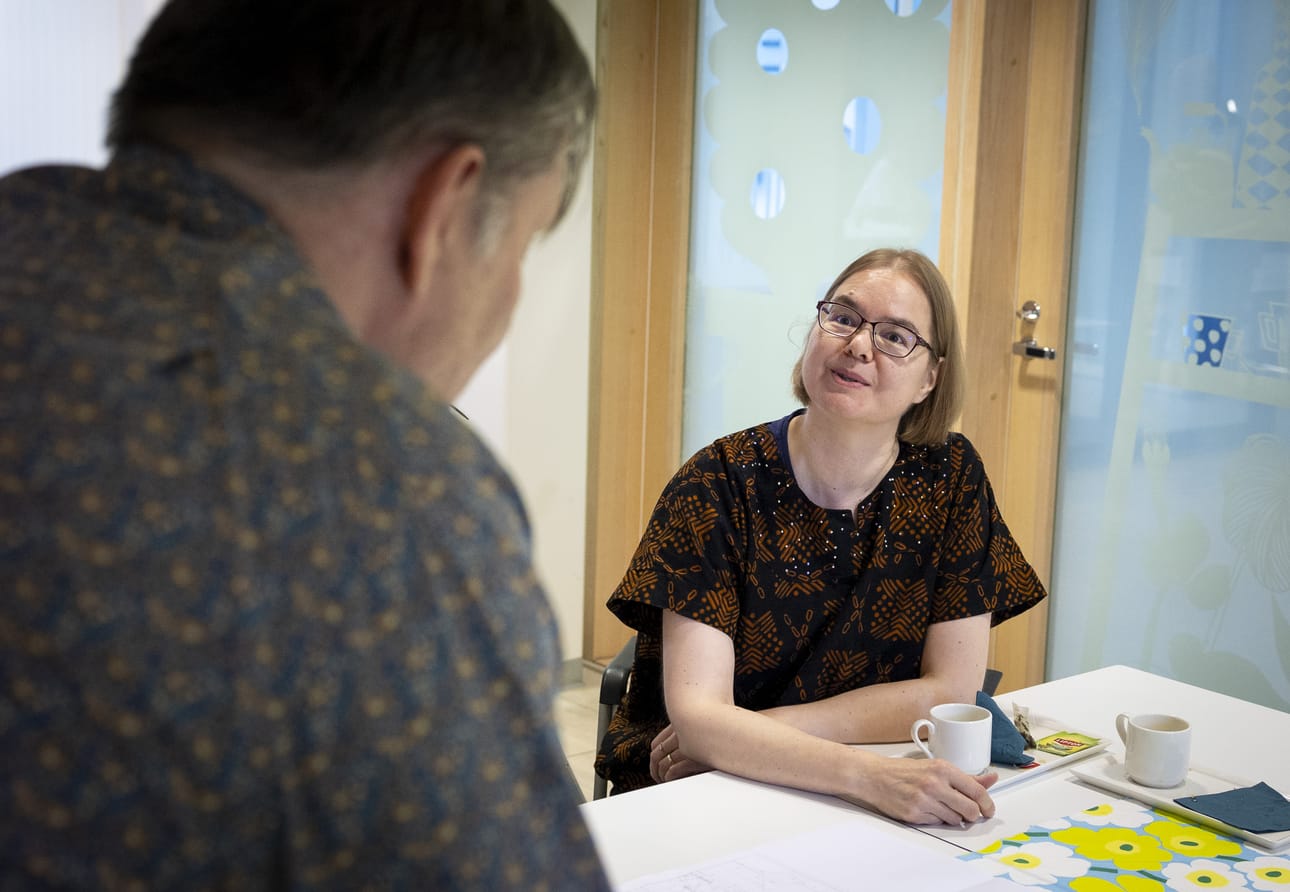 Satu Aklikokou osallistui Oulun kaupungin ja Väyläviraston yleisötilaisuuteen, jossa kerrottiin ratapihan uusista suunnitelmista. Hän iloitsi siitä, esteettömyys on huomioitu hyvin.