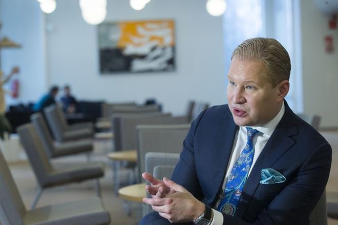 Työelämäprofessori Pekka Mattila Aalto-yliopistosta sanoo, ettei paras myyntitulos aina synny puskemalla. KUVA: MAURI RATILAINEN/COMPIC