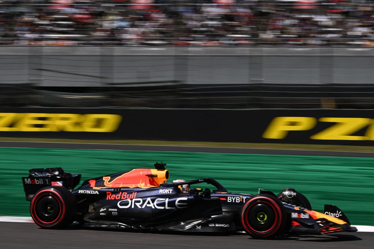 Harjoituksia hallinnut Red Bullin Max Verstappen ajoi Japanin grand prix'n aika-ajossa ylivoimaisesti nopeimman kierrosajan 1.28,877. LEHTIKUVA/AFP