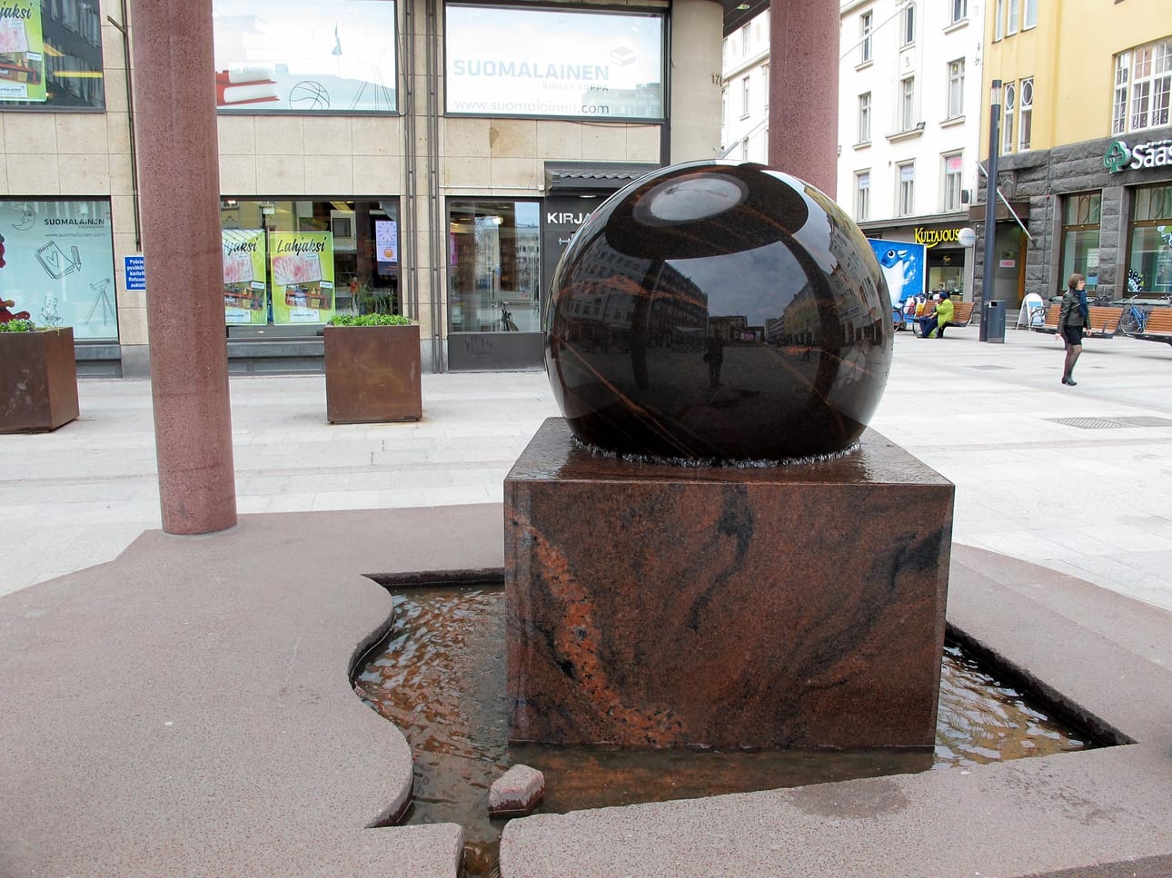 Onko olemassa oululaista, joka ei olisi joskus tavannut kaveria pallolla?