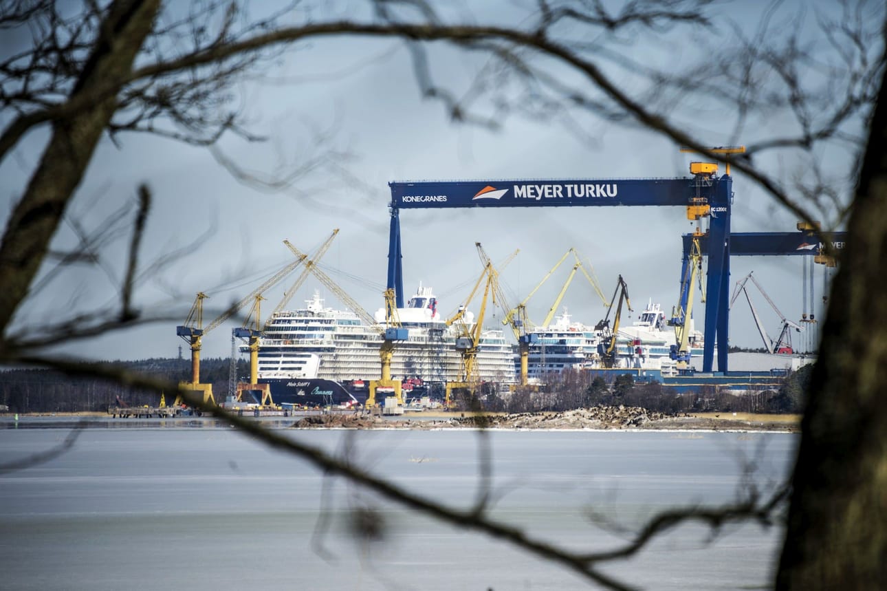 Meyerin Turun telakan määräaikaiset lomautukset saavat jatkoa mahdollisesti 450 työntekijän irtisanomisilla.
