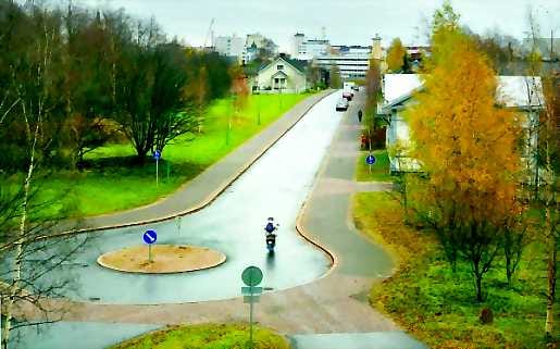 Uutta. Pikisaaren uudisrakentaminen sijoittuu pääosin Pikisaarentien varteen sen pohjoispuolelle (vasemmalla). Rakentamaan päästään aikaisintaan vuonna 2007.