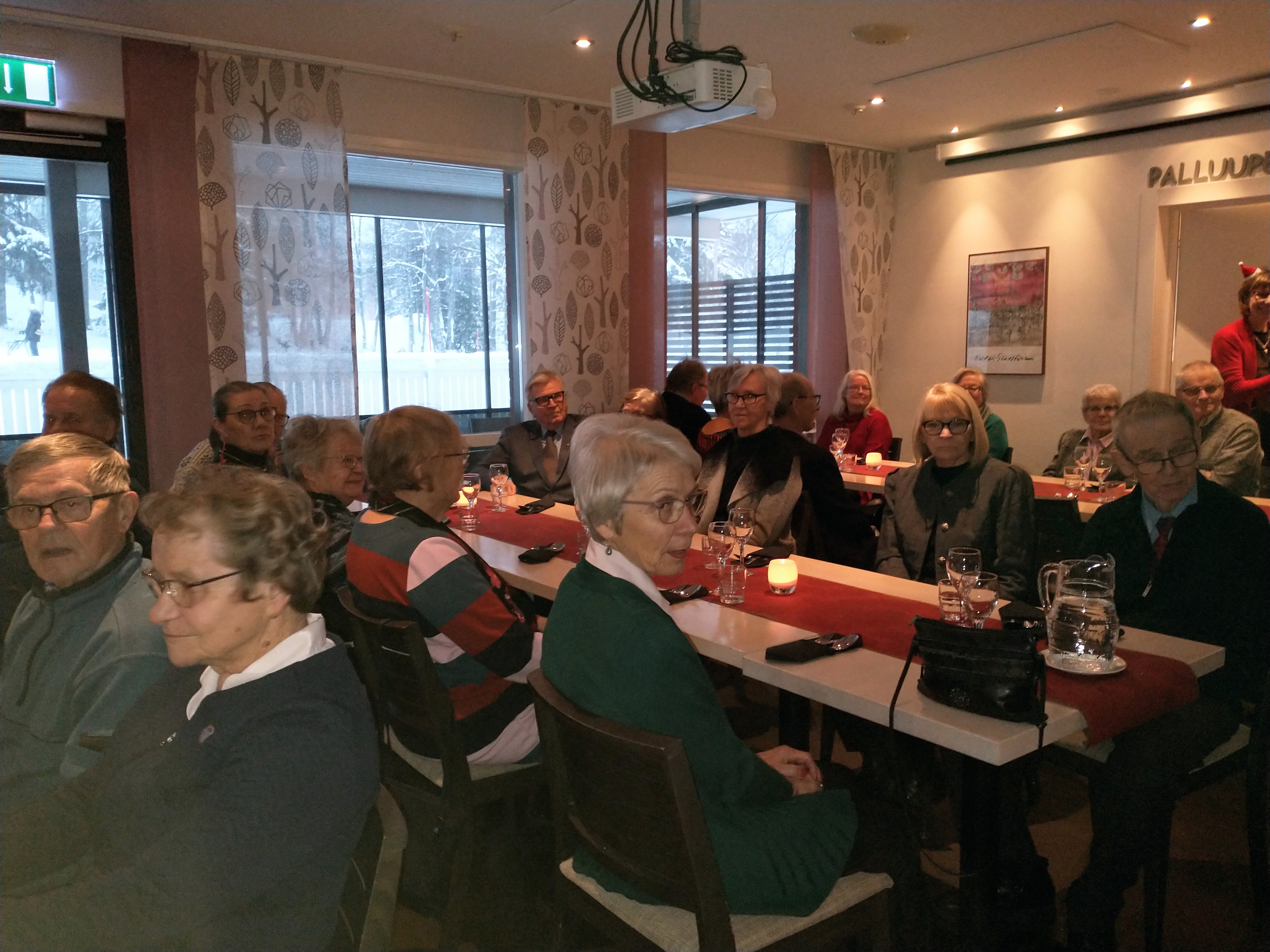 Lukijalta: Koillismaan senioriopettajat joulutunnelmissa
