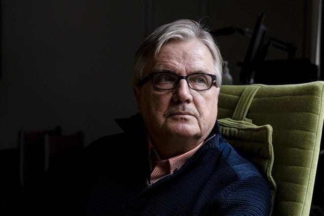 Ylilääkäri Juha Hänninen sanoo, että kotona tapahtuvaa saattohoitoa pitäisi tukea nykyistä enemmän. Valtaosa kuolemaa lähestyvistä potilaista haluaisi kuolla kotonaan. Kuva: Joel Maisalmi