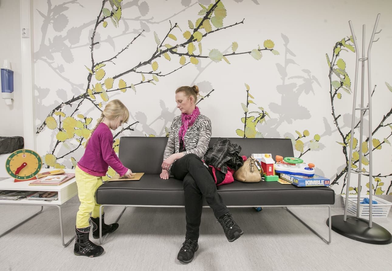 Kempeleen sote-keskuksen uudisosa on priimakunnossa. Pohde miettii, olisiko Kempeleen, Oulunsalon ja Kaakkurin sote-keskukset yhdistettävä.