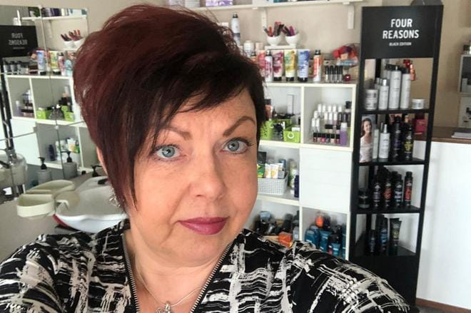 Sari Kurkimäki ei tällä hetkellä päivystä liikkeessään mutta palvelee asiakkaitaan sovitusti. KUVA: SARI KURKIMÄKI
