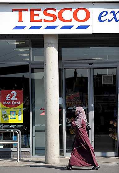 Muslimeja on Britannian väestöstä kolme prosenttia.