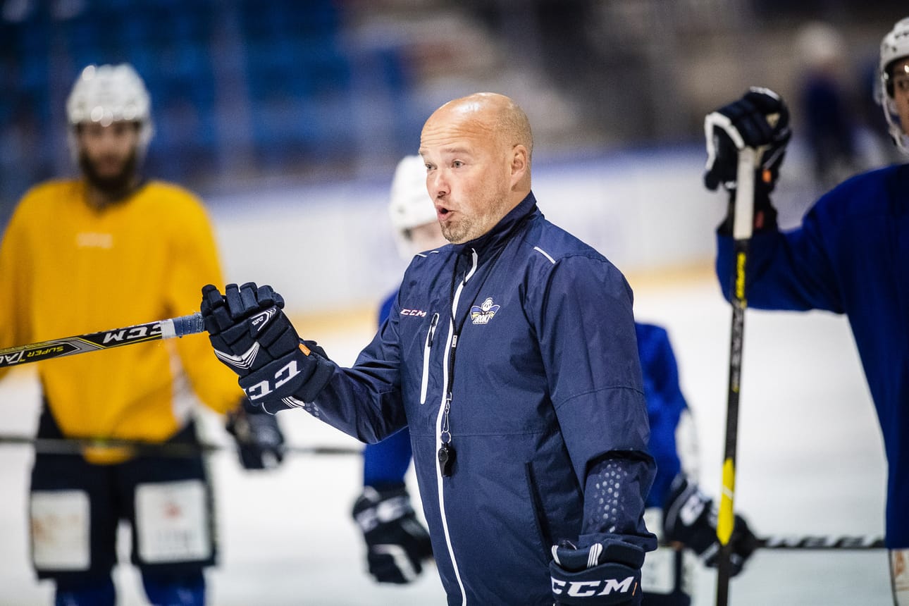 Santeri Immosen luotsaamalla RoKilla on edessä hurja kahdentoista matsin helmikuu. Päävalmentaja luottaa siihen, että joukkue pääsee vielä pudotuspeleihin.