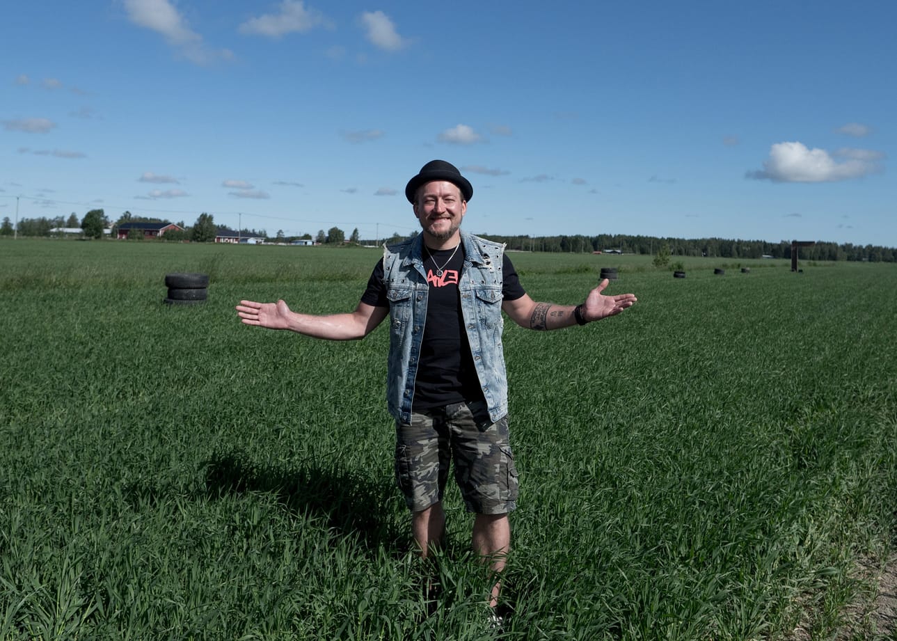Jarppi Leppälän mukaan Etelä-Pohjanmaalla on vaivatonta toimia. Duudsoneiden uusi sarja on kuvattu lakeuksilla joukon omalla ranchilla.