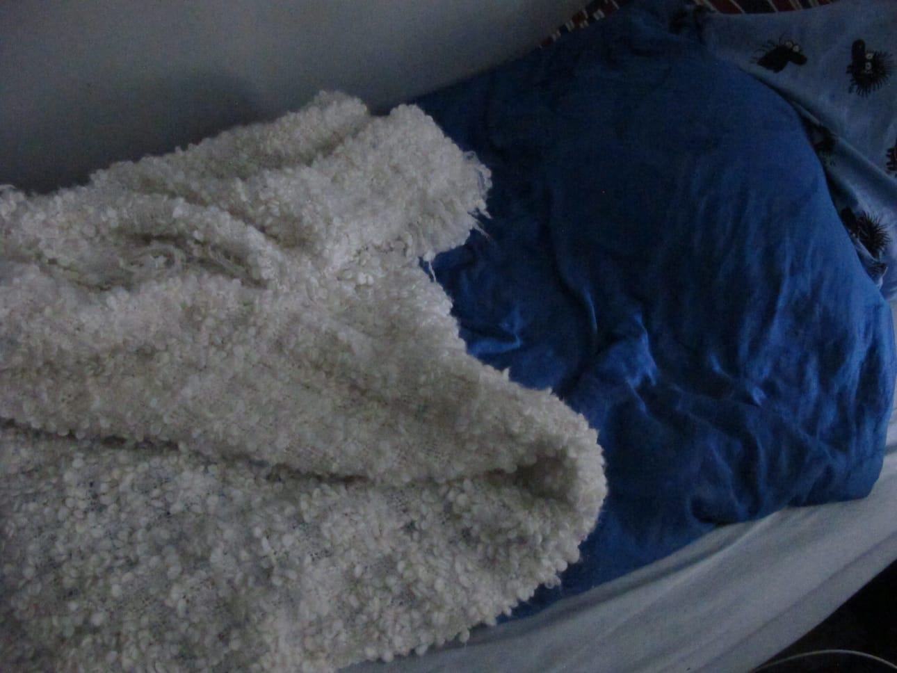 Tyynyt olisi hyvä pestä pari kertaa vuodessa, kertoo Marttojen kotitalousasiantuntija Kaino Kinnunen.