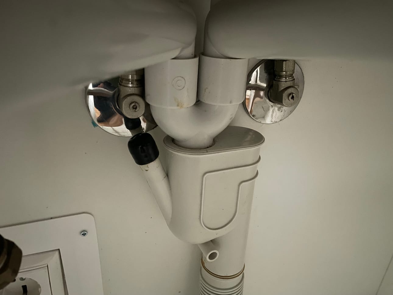 Vanhanmalliseen vesilukkoon ei kannata enää asentaa astianpesukonetta. Kuva: Teppo Kuittinen