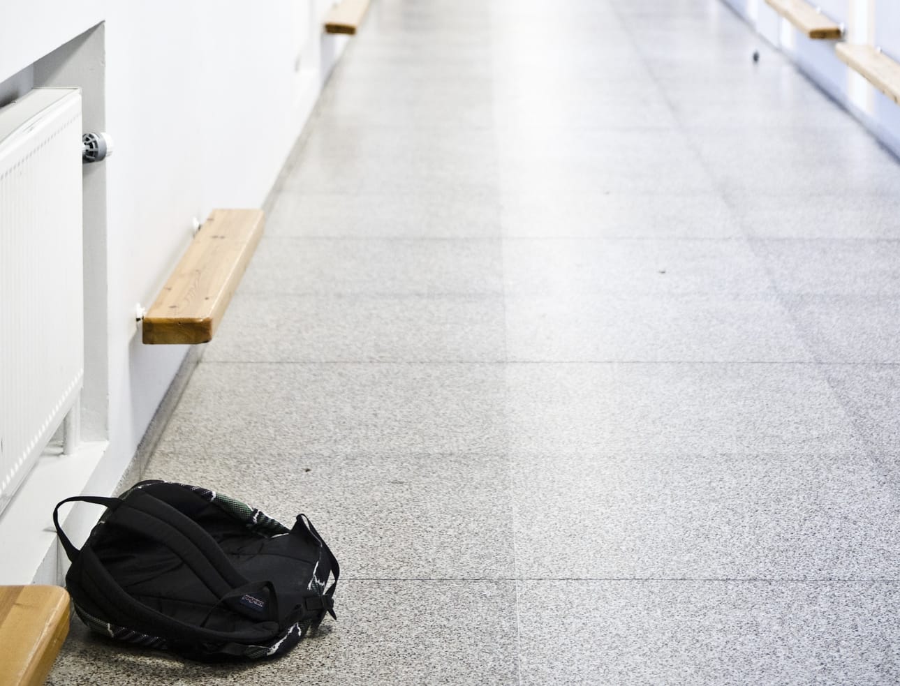 Seksuaalista häirintää vähättelevät haastattelukommentit toivat potkut Kärsämäen Frosteruksen peruskoulun rehtorille Tuomo Pesoselle.