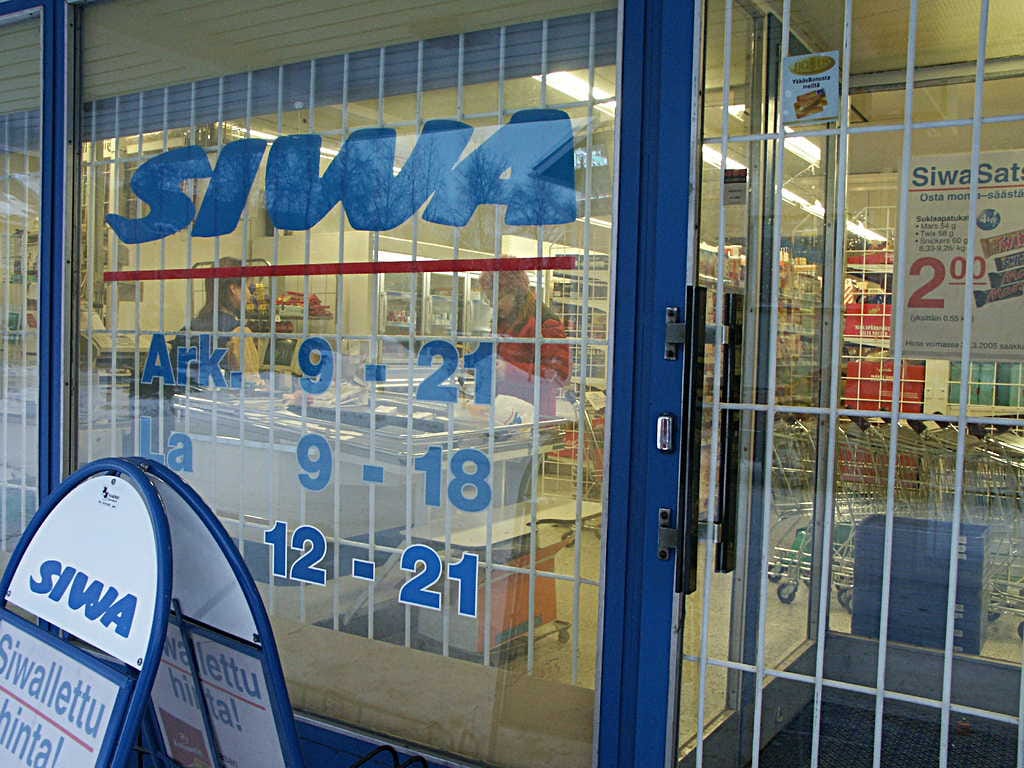 Kesko osti Suomen Lähikaupan Siwat ja Valintatalot, joita muutetaan nyt K-marketeiksi.