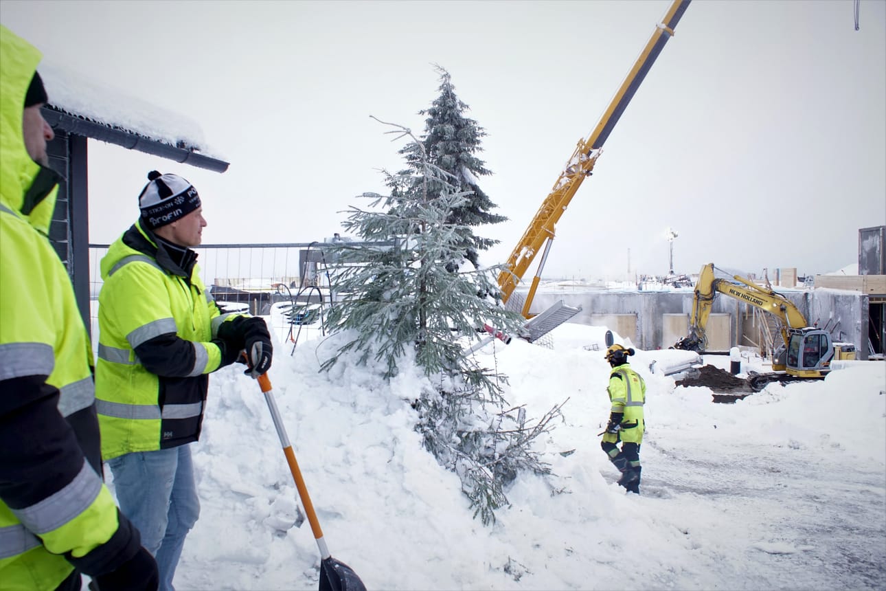 Työmaalle ei ole lumitöihin tarvinnut mennä, omiakin on riittänyt, Juha Kuukasjärvi vakuuttaa.