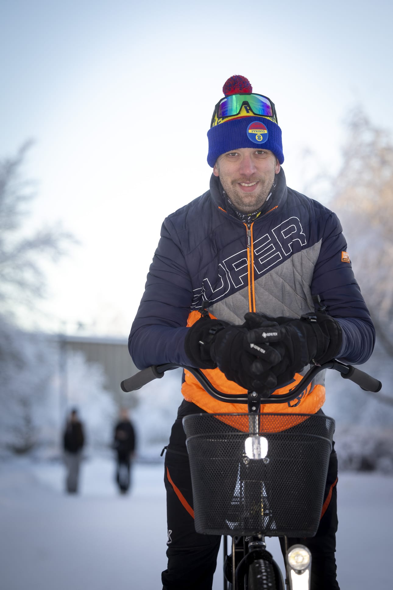 Vaarala taittaa 27 kilometrin yksisuuntaisen työmatkansa lähes poikkeuksetta pyörällä.