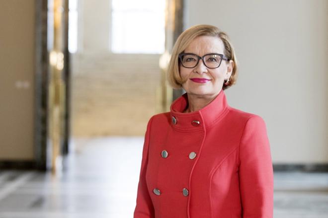 Miksi keneltäkään miespolitiikolta ei kysytä, miten aiot yhdistää työn ja perhe-elämän? kysyy eduskunnan puhemies Paula Risikko
