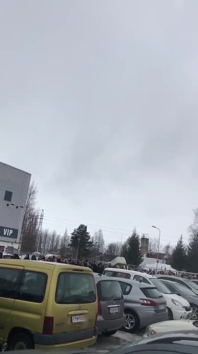 Teatrialla järjestettiin iso kirpputori sunnuntaina