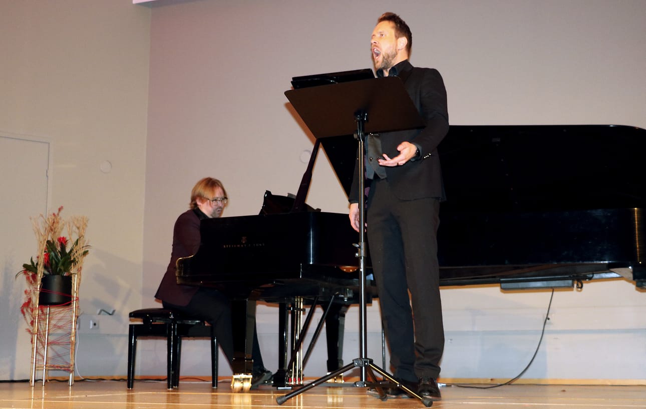 Waltteri Torikka ja Marko Hilpo Oulaisten Musiikkiviikkojen konsertissa.