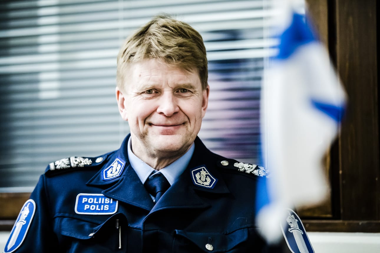 Valtakunnallisesti arvioiden rikosten selvitysaste on Lapissa hyvä, eläköityvä poliisipäällikkö Esa Heikkinen sanoo.