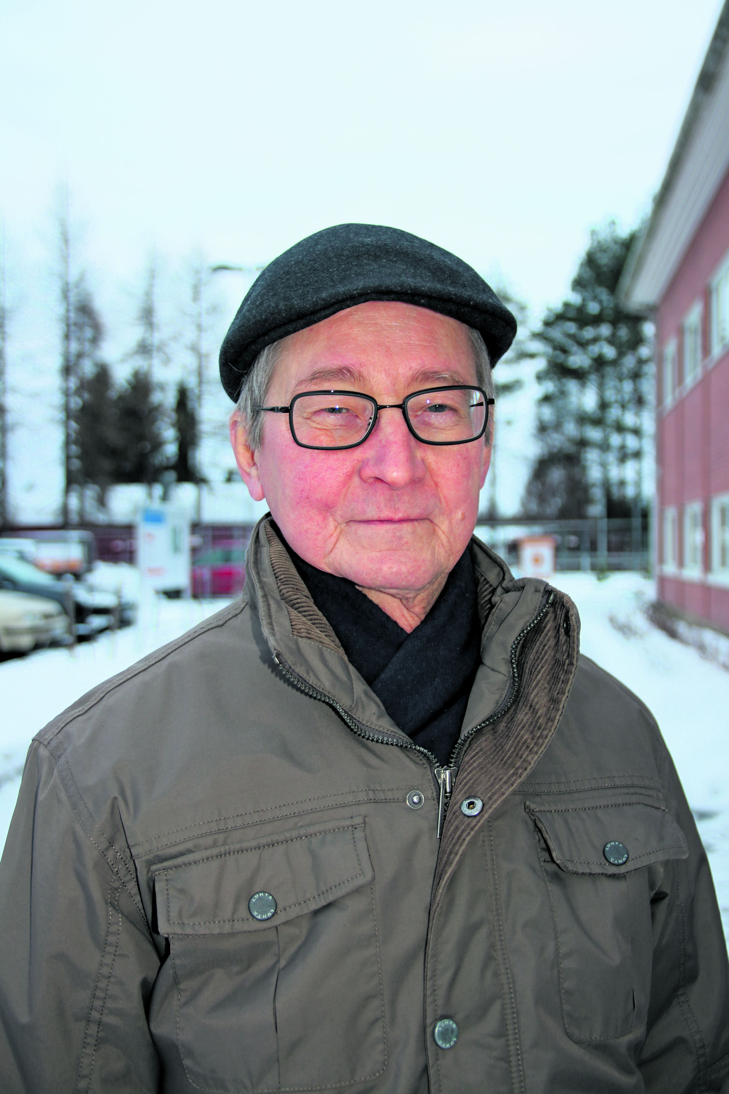 Mikko Pajunen, 72    ”Todella siistit. Edellisetkin tilat olivat toimivat, mutta uudet tilat ja laitteet ovat paremmat. Tämä on varmasti asiakasystävällisempi. Minä olen ollut palveluihin tyytyväinen. Tietenkin jonkin verran joutuu joskus jonottamaan, mutta yllättävän hyvin on toiminut.”