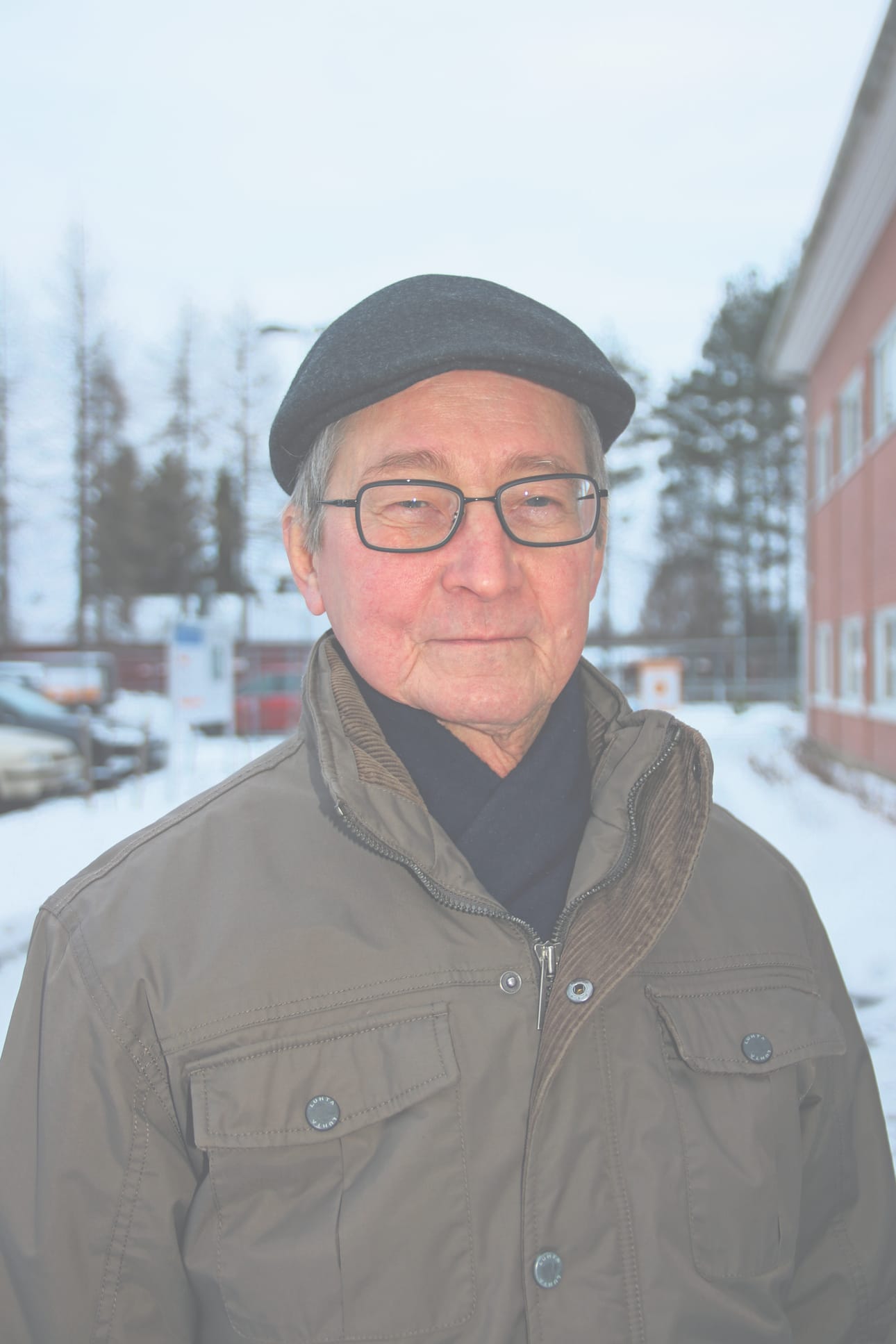 Mikko Pajunen, 72 ”Todella siistit. Edellisetkin tilat olivat toimivat, mutta uudet tilat ja laitteet ovat paremmat. Tämä on varmasti asiakasystävällisempi. Minä olen ollut palveluihin tyytyväinen. Tietenkin jonkin verran joutuu joskus jonottamaan, mutta yllättävän hyvin on toiminut.”