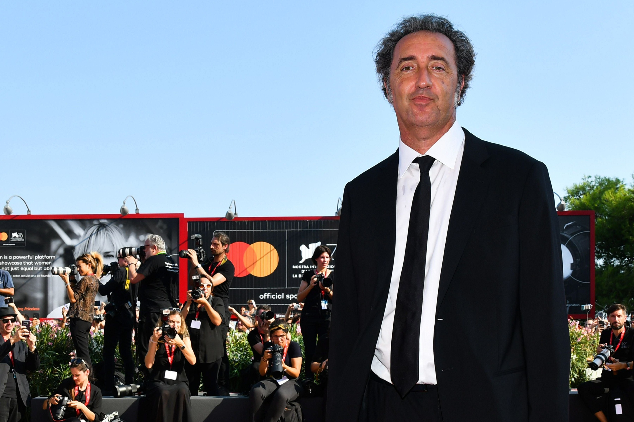 Paolo Sorrentino selvittää suhdettaan Napoliin ja naisiin