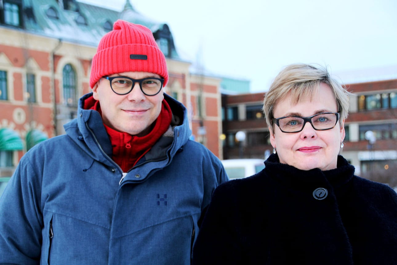 Ruotsin Tornionlaakson sairaanhoidosta vastaavat Elisabeth Eero ja Jari Havela kertovat tartuntatilanteen Ruotsin Tornionlaaksossa olevan toistaiseksi rauhallisemman kuin naapurikunnissa rajan toisella puolen.