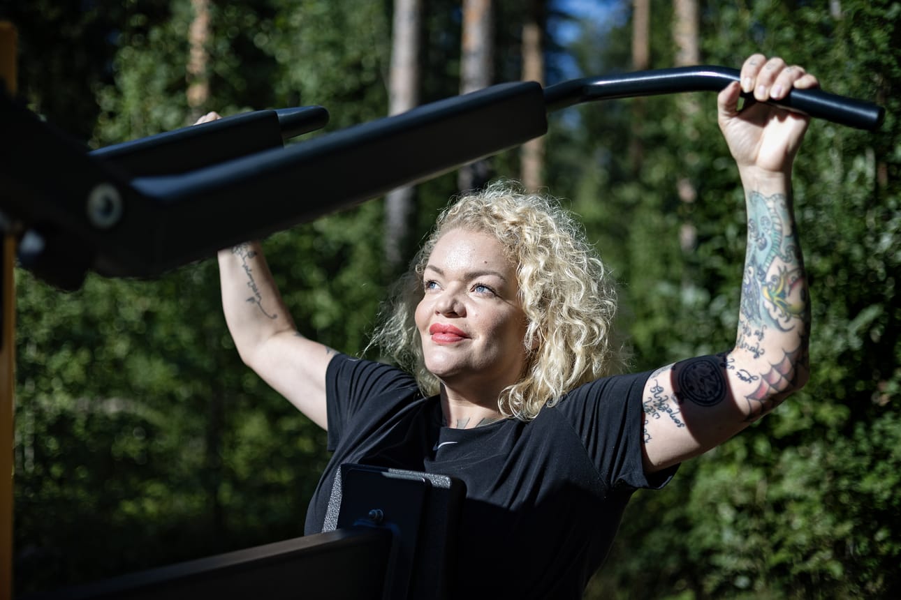 Seinäjokelaisyrittäjä Jonna Shemeikalla on monta rautaa tulessa samaan aikaan. Päätyönään hän ohjaa naisten hyvinvointivalmennuksia. – Usein asiakkaani on perheenäiti, joka on unohtanut itsensä.