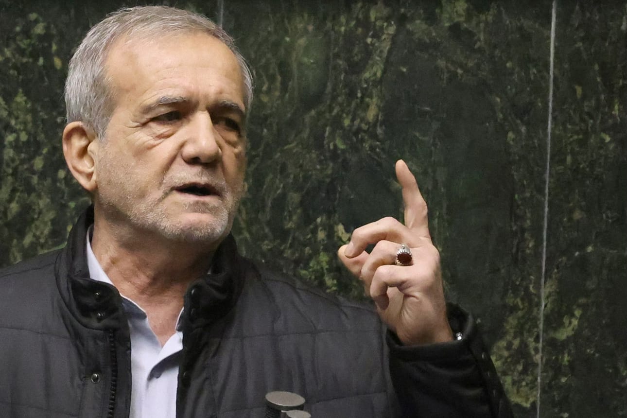Iranin presidentti Masoud Pezeshkian pyysi lauantaina anteeksi naapurimailta, joihin Iran on tehnyt iskuja.