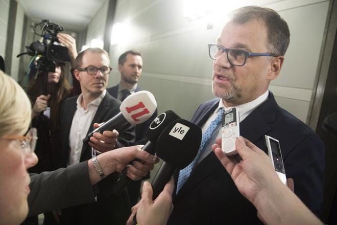 Pääministeri Juha Sipilän mukaan suuri osa hallituksen kokouksesta kuultiin poliisin arviota tilanteesta. KUVA: Mauri Ratilainen