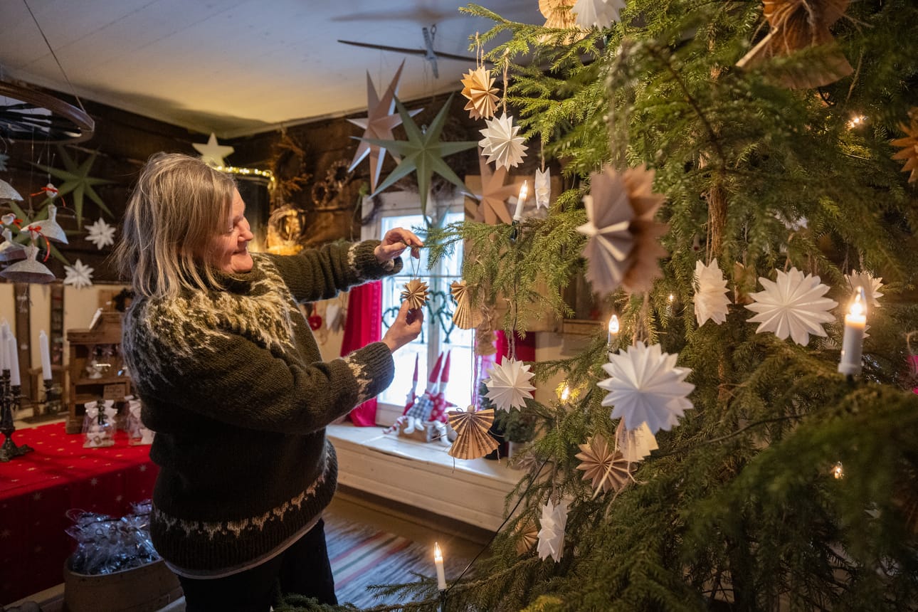Mia Vesala aloitti tämän vuoden joulukuusen koristeiden teon jo tammikuussa. Koristeet olivat idea, joka ei ehtinyt viime jouluna toteutua.