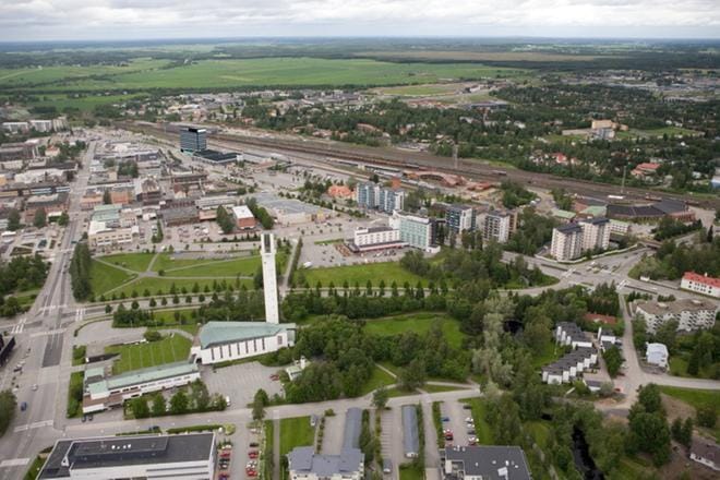 Rakennusliike J. Rajala uskoo asemanseudun kehitykseen. Yritys toivoo, että saisi rakentaa tontille kerrostalon. Asemanseudulle laaditaan parhaillaan yleissuunnitelmaa. Julkisuudessa esillä on ollut mahdollisen kongressi- ja kulttuurikeskuksen sijainti. Se voisi sijaita joko Lakeudenpuistossa tai asemanseudulla. KUVA: RAKENNUSLIIKE J. RAJALA